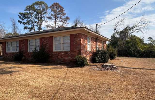 3 Bed 1 Bath Brick House Gallery 3