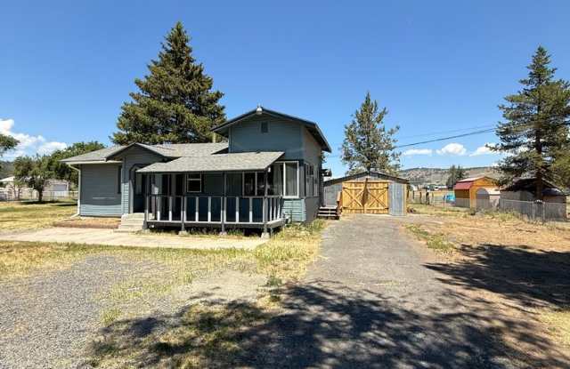 Adorable Renovated Farmhouse! photos photos