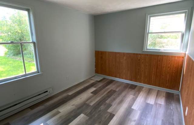 Charming 2-Bedroom, 1-Bathroom Home – $1000/Month | Accepting Section 8 South Bend, IN photos photos