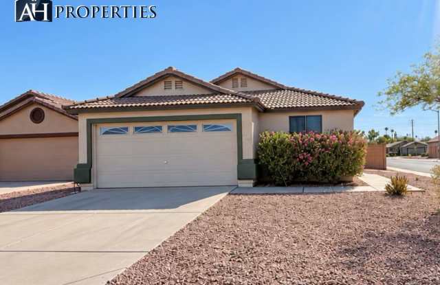 Freshly renovated cul-de-sac corner lot home Gallery 1