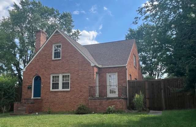 Maryville City Charmer - 309 North Everett High Road, Maryville, TN 37804