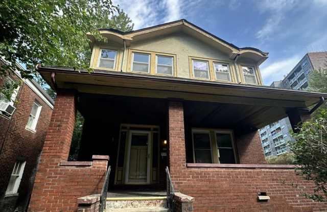 Spacious 3 Bed 1.5 Bath Single Family Home | Perry South Gallery 3