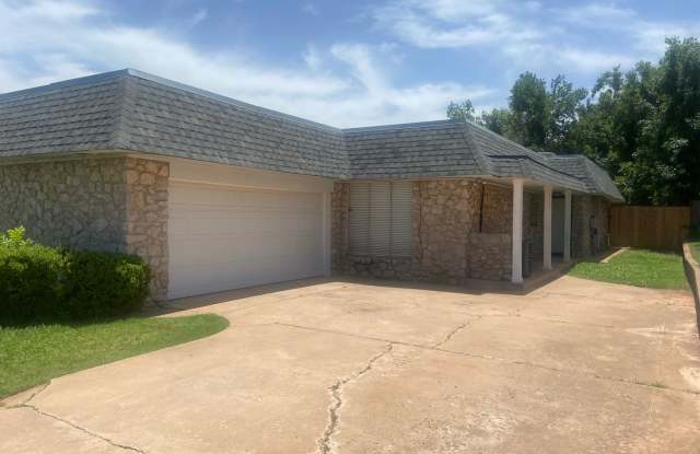 Updated 3 Bed 2 Bath Duplex in NW OKC photos photos