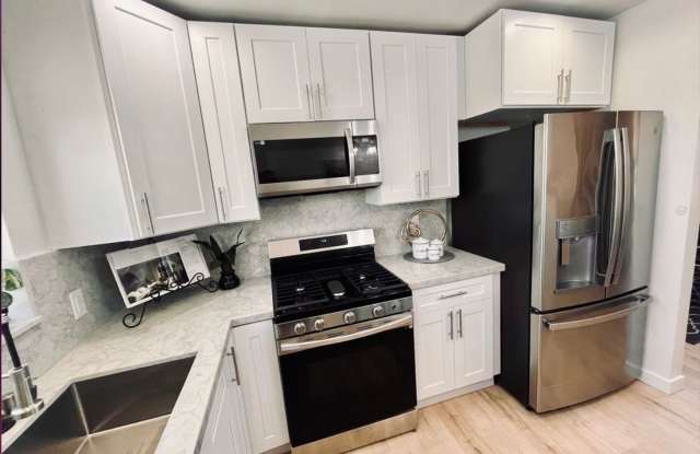 Stunning New 3-Bedroom Penthouse Apartment! Gallery 1