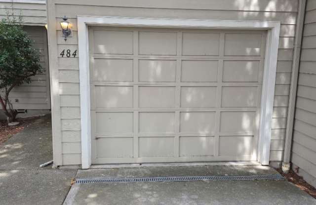 Charming 3-Bedroom, 2-Bath Townhouse for Rent in Ashland! photos photos