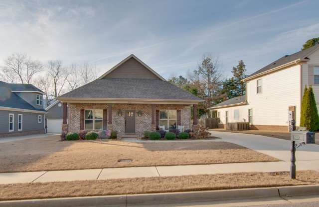 Adoreable 3 Bedroom 2 Bathroom Home in Nature's Cove (Hampton Cove Area) photos photos