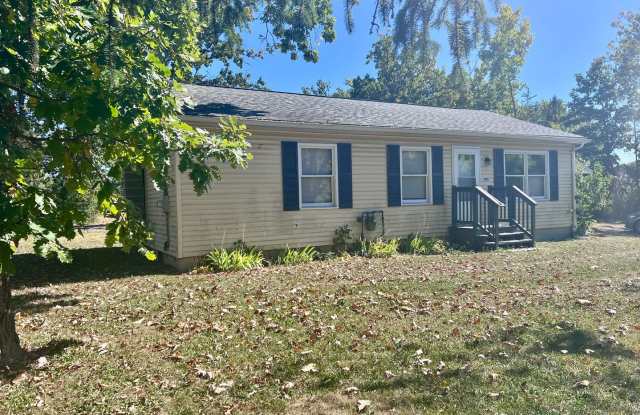 Charming Single-Family 3-bedroom in Hudson NY for rent - 408 Joslen Boulevard, Lorenz Park, NY 12534