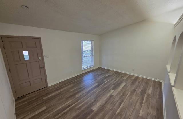 6 Woodmere Place Gallery 2
