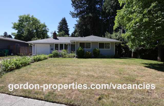 SE Garrett Dr - Milwaukie 3 bedroom with hardwood floors Gallery 4