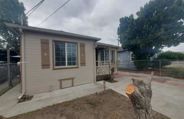 Gated  Spacious 2 Bed/1Bath Home W/ Yard for Rent in East Oakland, Ca!!! - 10709 Pippin Street, Oakland, CA 94603