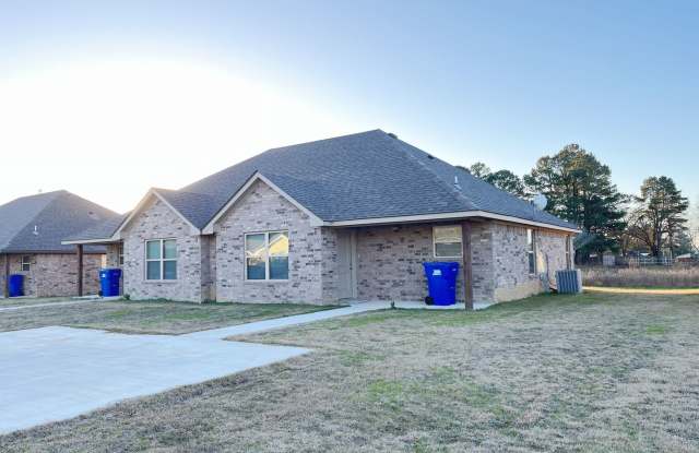 Charming 2bd 2ba Close to the Silo Schools - 60 Pine Ridge Lane, Bryan County, OK 74701