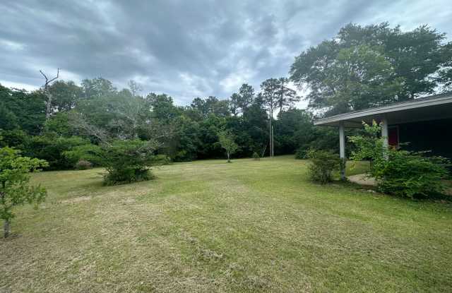 Comfortable 3 bed, 1 bath home in Pine Level! photos photos