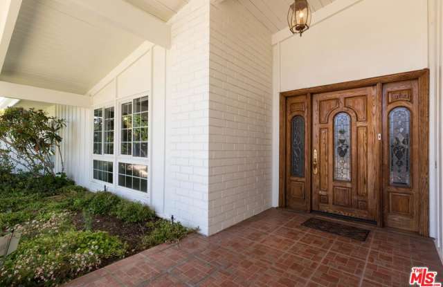 9608 DONNA Avenue Gallery 2