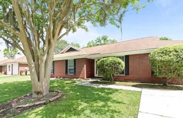 Home in Piercefield Richmond Hill, Ga 4 bedroom 2 bath!! Available in Nov 2026!! Gallery 1