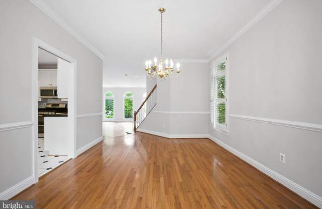 10189 CASTLEWOOD Lane Gallery 4