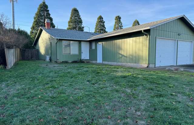 Large single level 2 bedroom 1 bath duplex in Springfield! MOVE IN SPECIAL! photos photos