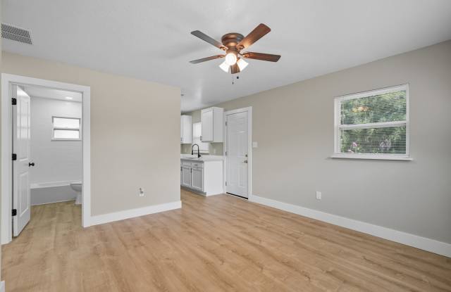 518 North 10th Street - 518 North 10th Street, Palatka, FL 32177