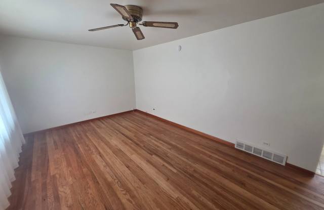 Spacious 3 bedroom 1.5 bathroom Gallery 3