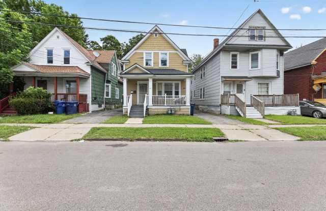 Charming 2BR Duplex in Buffalo photos photos