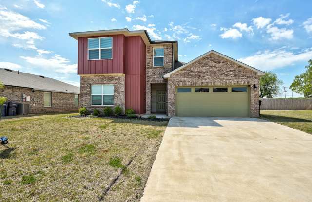 Massive 4BD/2BTH and 2 Car garage Home! Right off of 23 and Sara Road Minutes from JKP Turnpike Gallery 4