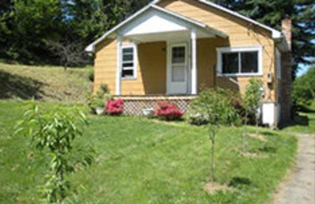 44 W Washington Ave - 44 West Washington Avenue, Westover, WV 26501