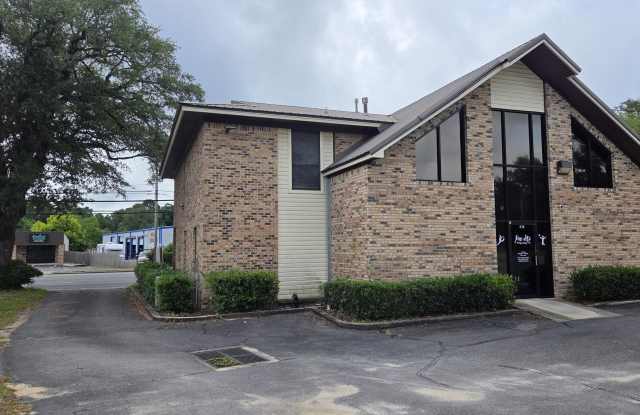 638 N Ferdon Boulevard Gallery 2