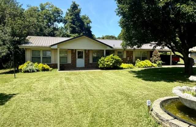 3 Bedroom 1 Full Bath 2 Half bath Brick house for Rent photos photos