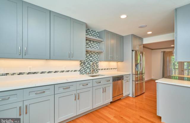 5810 BUNKER WOODS LANE - 5810 Bunker Woods Lane, Burke Centre, VA 22015