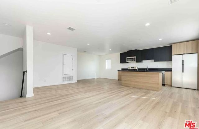 2103 S Burnside Ave photos photos