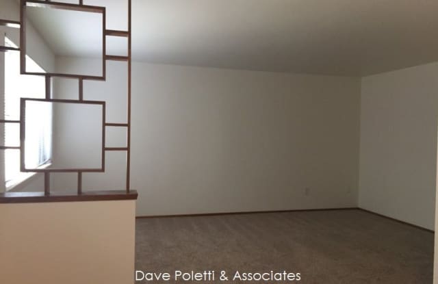 4511 40th Avenue North East  1/2 Gallery 4