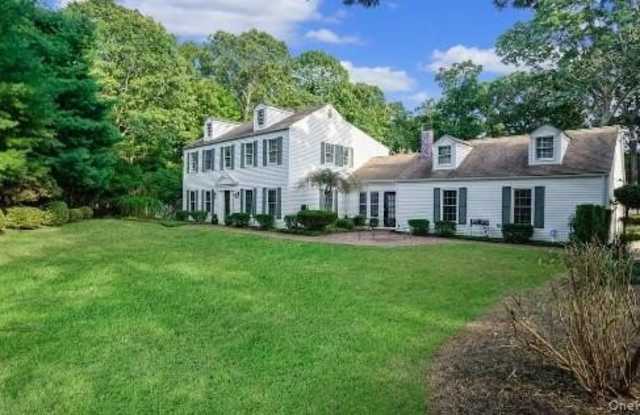 2803 N Wading River Road photos photos