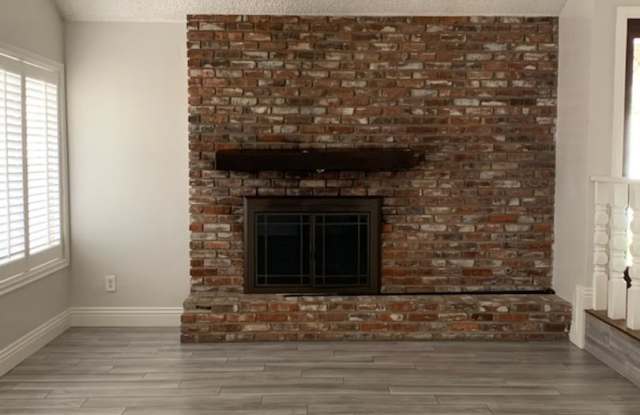 Beautiful 5 Bedroom, 3 Bathroom Home with a Pool in NE Bakersfield Gallery 3