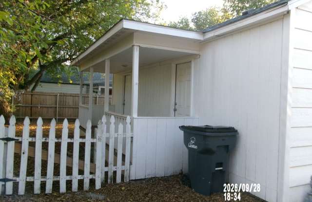 Charming & Cozy 2-Bedroom Cottage Available Now! Gallery 1
