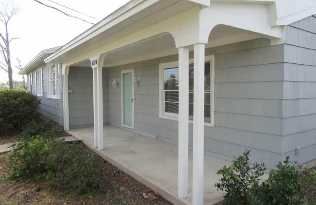 1914 Tyndall Drive Gallery 2