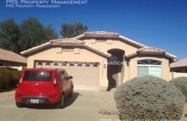 70 W Gail Dr - 70 West Gail Drive, Gilbert, AZ 85233