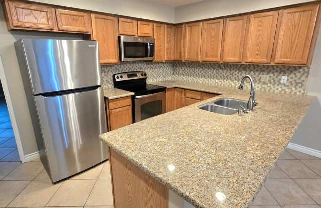 2 bedroom with GARAGE in the HEART of Westlake Village! - 1098 Glenbridge Circle, Thousand Oaks, CA 91361