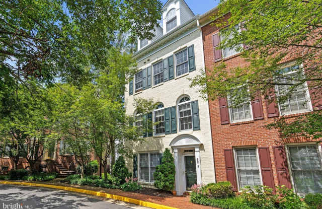 8878 ASHGROVE HOUSE LANE - 8878 Ashgrove House Lane, Tysons Corner, VA 22182
