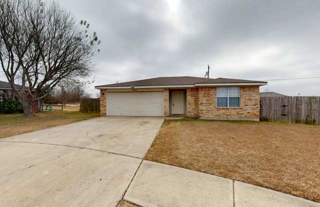 ONLY $1395 MINUTES AWAY FROM FORT HOOD AIRFIELD! photos photos