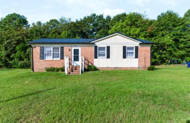 2414 Shawnee Circle  Sanford, NC 27332 Gallery 1