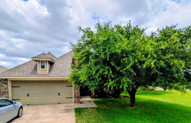 College Station - 3 bedroom / 2 bath- 2 car garage - fenced in back yard home in Creek Meadows Gallery 1