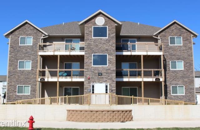 2710 10th St - 2710 10th Street, Marion, IA 52302