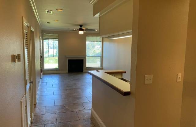 801 Country Club Cir Gallery 3