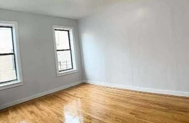 587 Main St Apt 1 Gallery 1