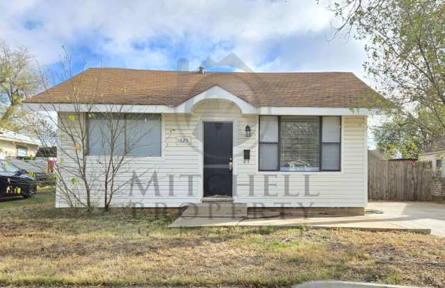 Very cute, move in ready 2 bed 1 bath! - 1625 South La Salle Street, Amarillo, TX 79106