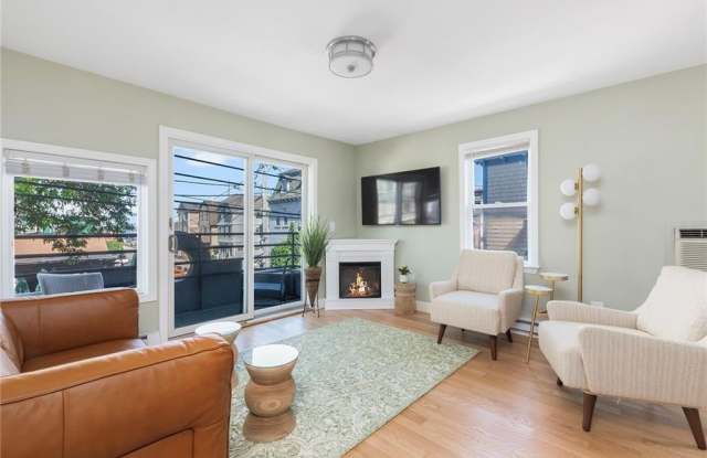 492 Thames Street unit: 2 - 492 Thames Street, Newport, RI 02840