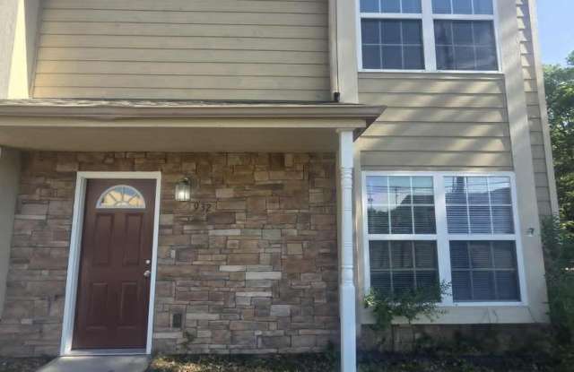 932 w 8 St photos photos