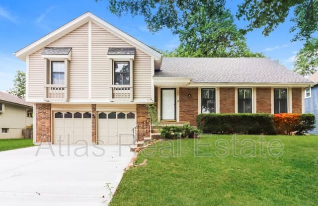 408 NE Noeleen Lane - 408 Northeast Noeleen Lane, Lee's Summit, MO 64086