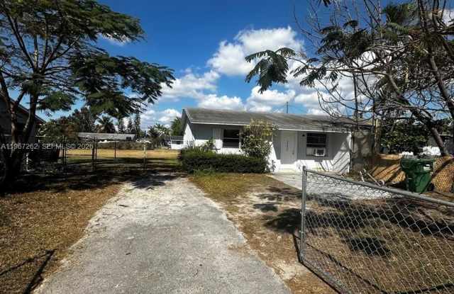 13433 SW 268th St photos photos