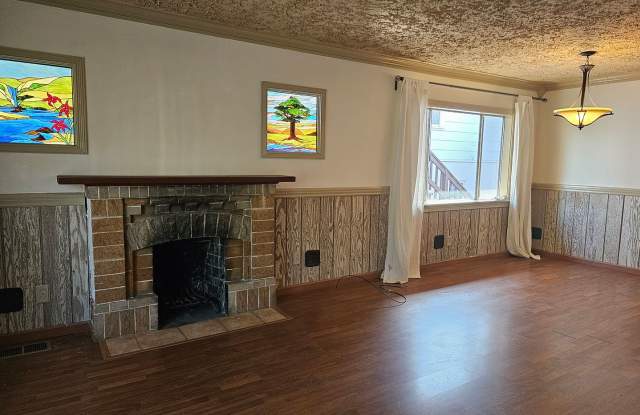 "Sunshine Delight: Spacious 3-Bedroom Home in North Berkeley!" Gallery 4