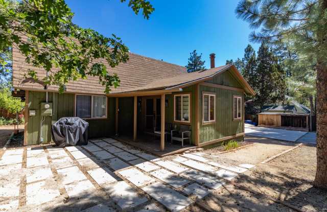 Cute Spacious Gambrel in Sugarloaf with Garage Gallery 3